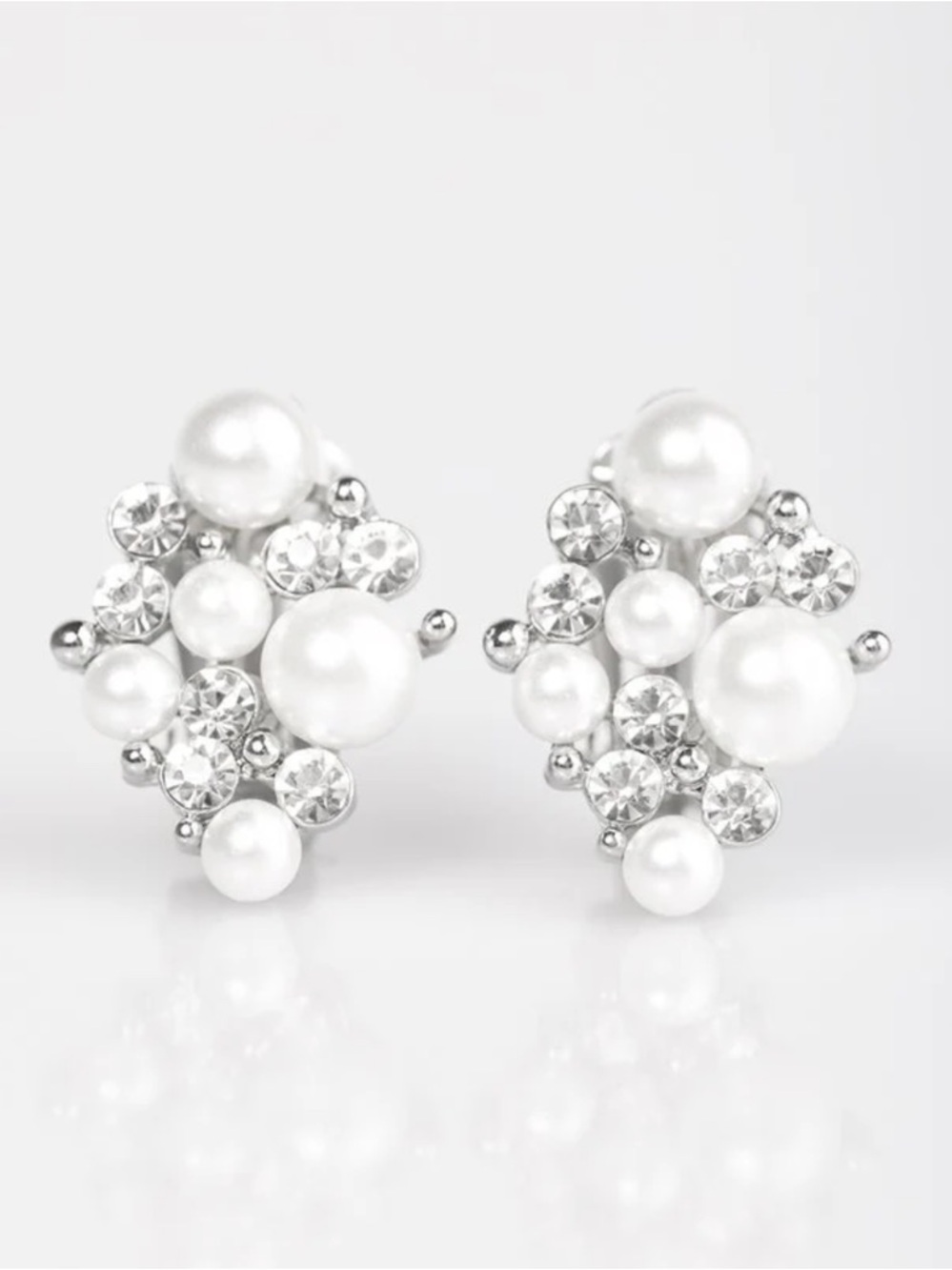🍒Classic Bridal Pearl & Crystal Cluster Clip On Earrings - Picture 2 of 3